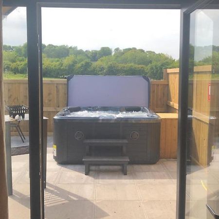 Hotel Superior Glamping Pod With Hot Tub Frodsham Exterior foto
