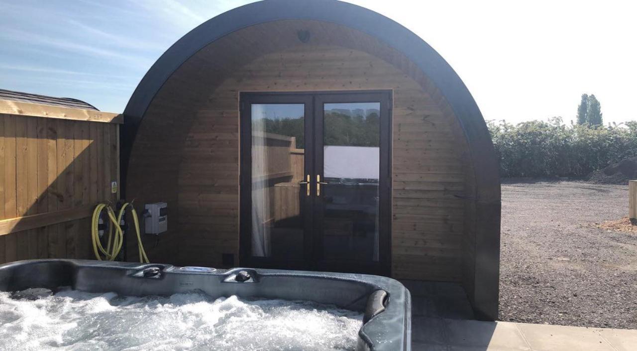 Hotel Superior Glamping Pod With Hot Tub Frodsham Exterior foto